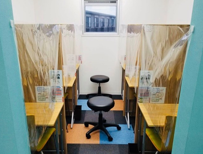 新型コロナウイルス対策がされた授業ブース